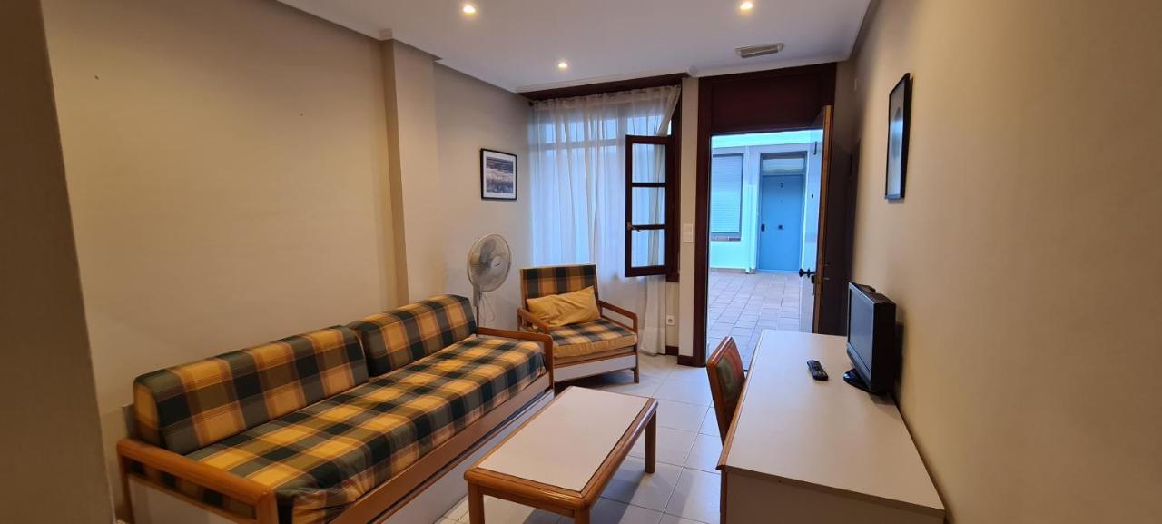 Apartamentos Elena Laredo Luaran gambar