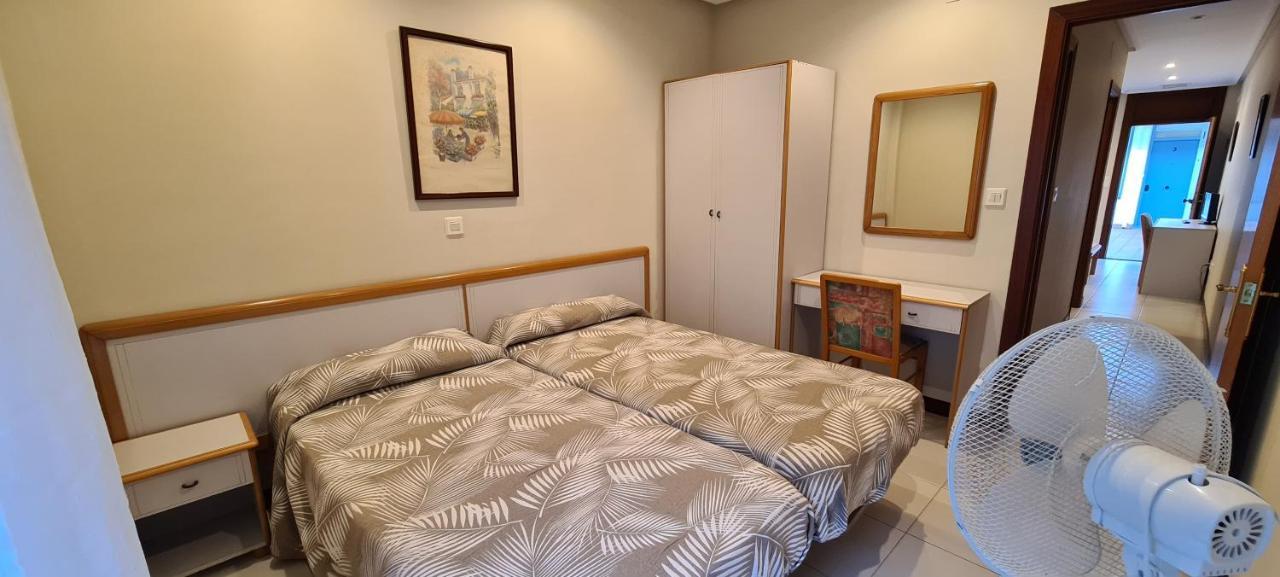 Apartamentos Elena Laredo Luaran gambar