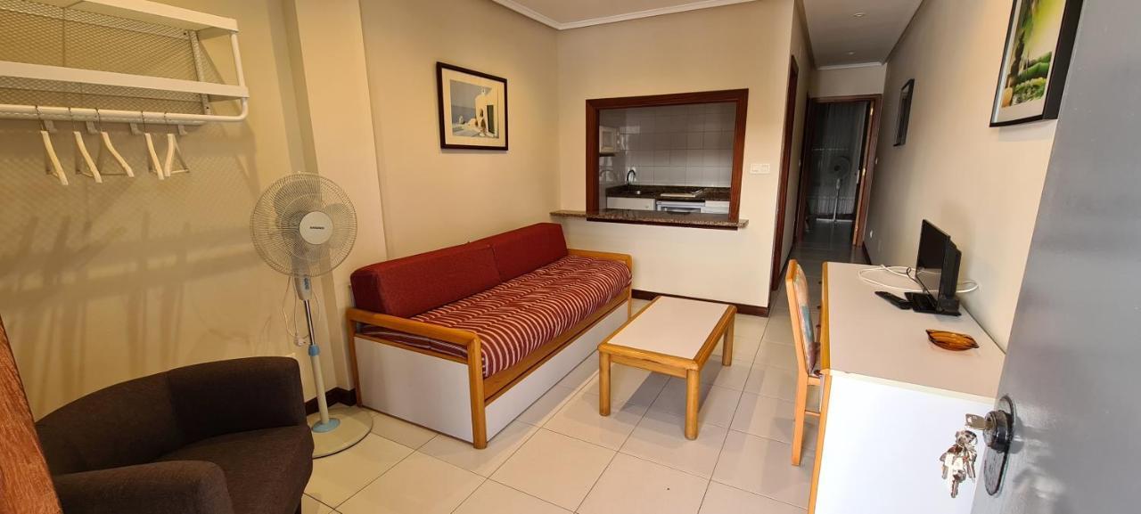 Apartamentos Elena Laredo Luaran gambar