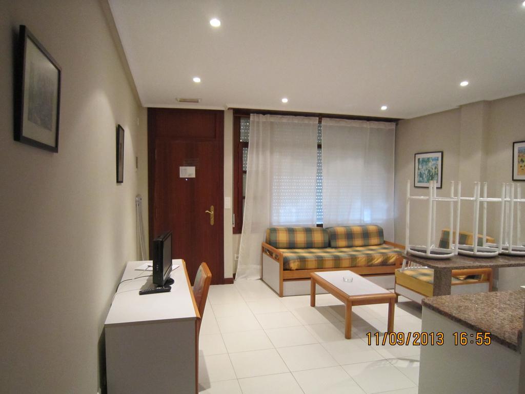 Apartamentos Elena Laredo Luaran gambar