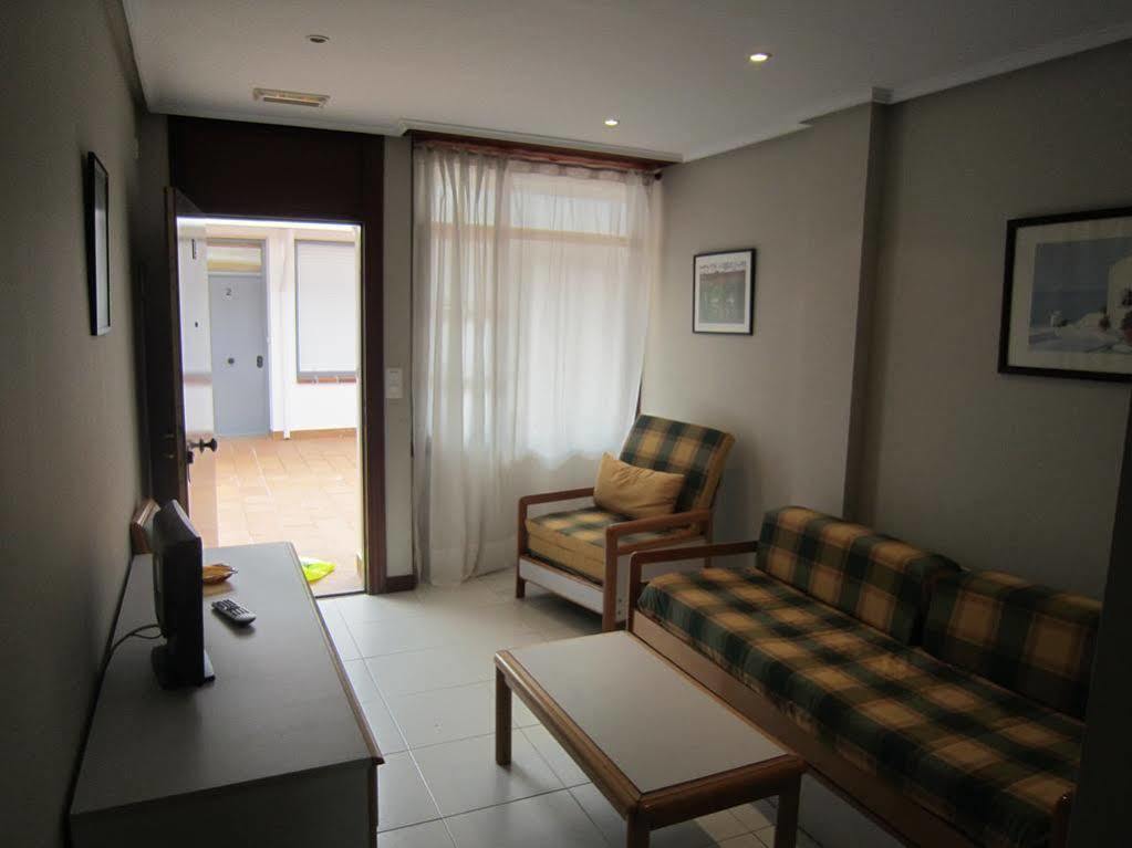 Apartamentos Elena Laredo Luaran gambar